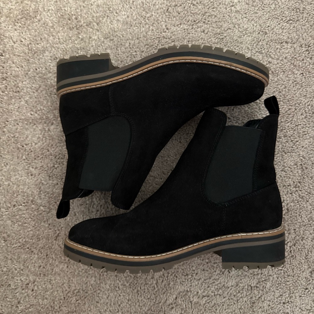 kensie women’s Black Suede Chelsea Boots